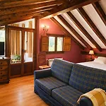 El Hoyal Hotel *